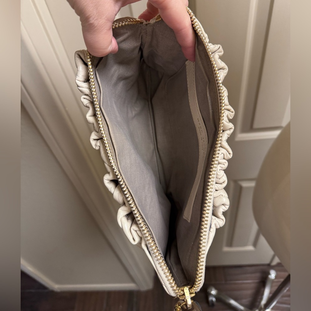 Marc Jacobs Cream Quilted Leather Shoulder Bag with Top Zip Gold Chain Hardware - Picture 13 of 14